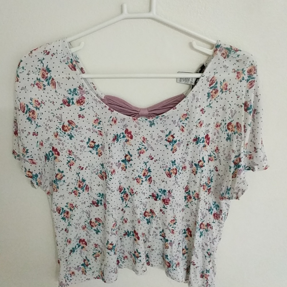 Flower design with bows on the back